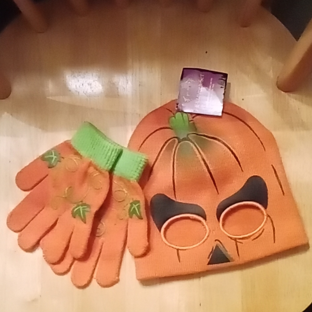 3/$15 NWT Pumpkin Hat and Gloves